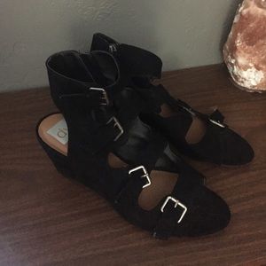 Multi buckle wedges size 11
